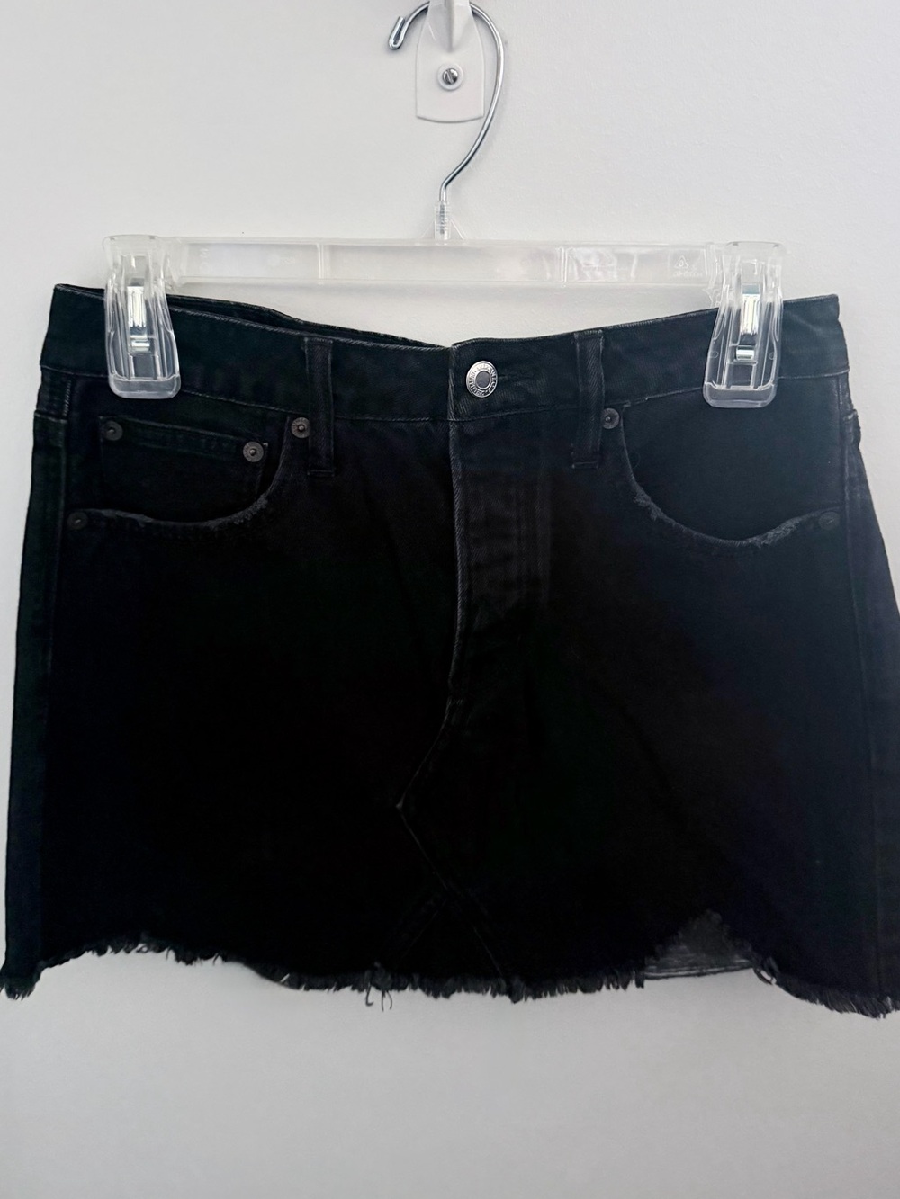 American Eagle Black Frayed Denim Mini Skirt Size 6 Y2K Raw Hem